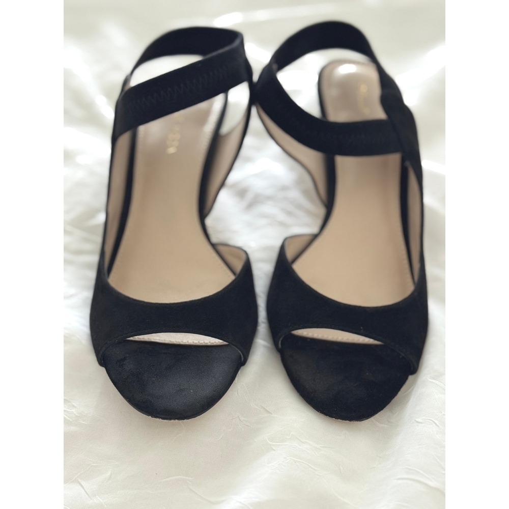 Pelle Moda "Berta" Black Suede Asymmetrical Kitten Heels - Size 8.5M